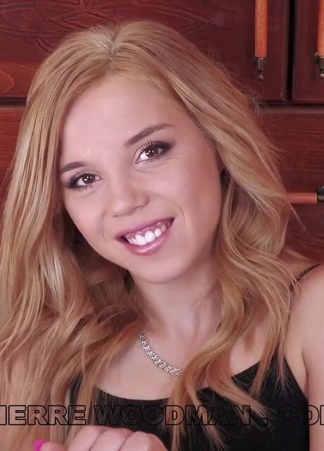 Xotin uyda va dachada yalangoch