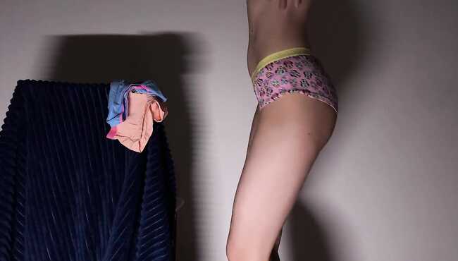 Mening xolam kokraklarini sikadi