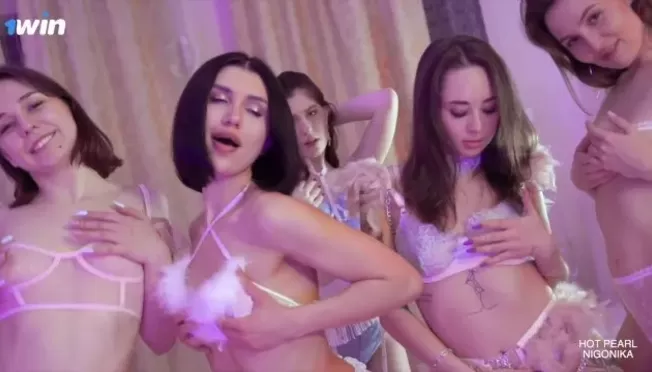 Labrador va qiz jinsiy aloqa Uy qurilishi striptiz porno