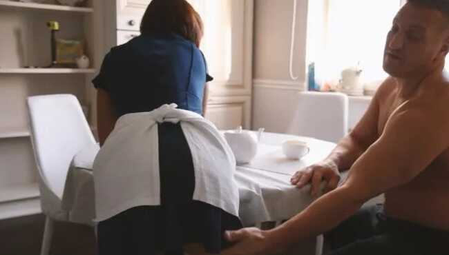 Soruvchi Dick Rus uy qurilishi video Qul prezervativdan sutni yeydi