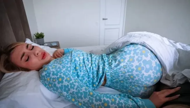 Bobo yosh ayolni sikdi (Onlayn porno filmlar) Yalangoch qizlarning dumbalarini tomosha qiling