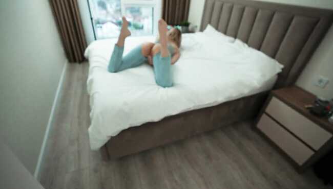 Men uyga oralgan va külotsiz keldim.