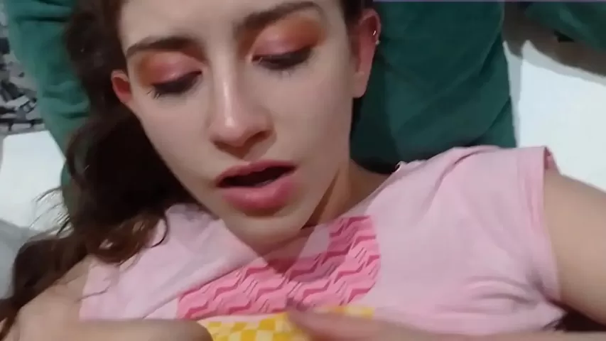 Yalangoch Natalya Panovaning videosini tomosha qiling