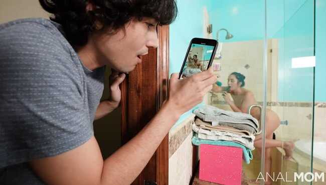 Xotin erining dostlarini xursand qiladi porno video