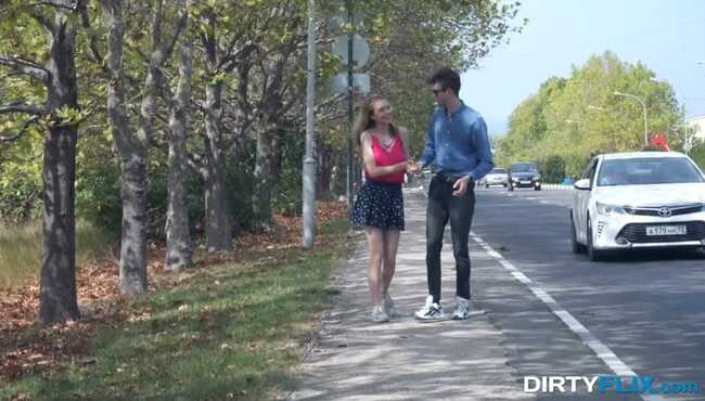 VKontakte-da onaning uy qurilishi videosi