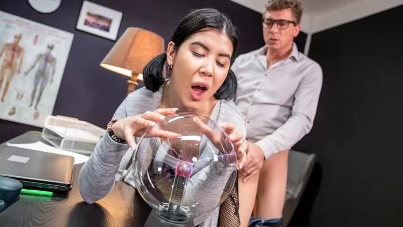 Porno sissy tutish Mobil telefonda poezdda jinsiy aloqa