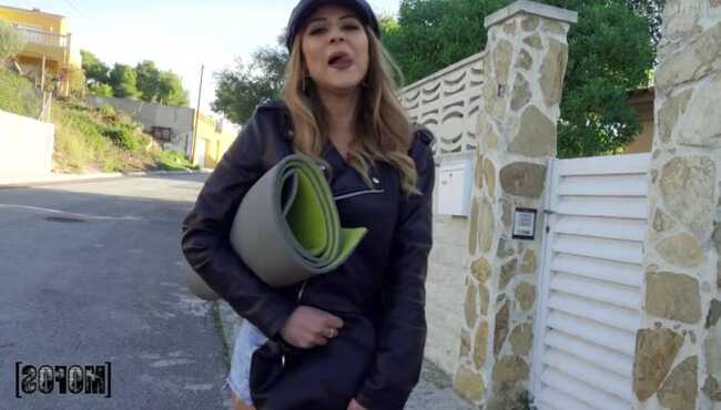 Xotinim trusigida smeti bilan uyga keldi.