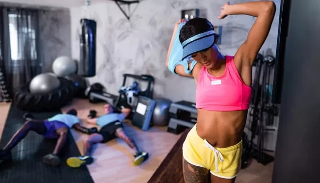 Katta orangutan bilan yalangoch model