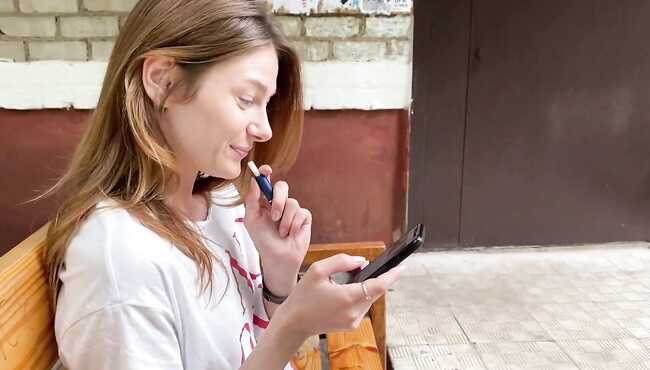 Chiroyli yalangoch ayolning tasodifiy fotosurati Yapon yalangoch qizlari aerobika bilan raqsga tushishadi