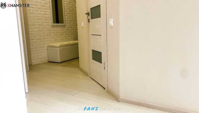 Musiqa uchun yechinayotgan qizlar video