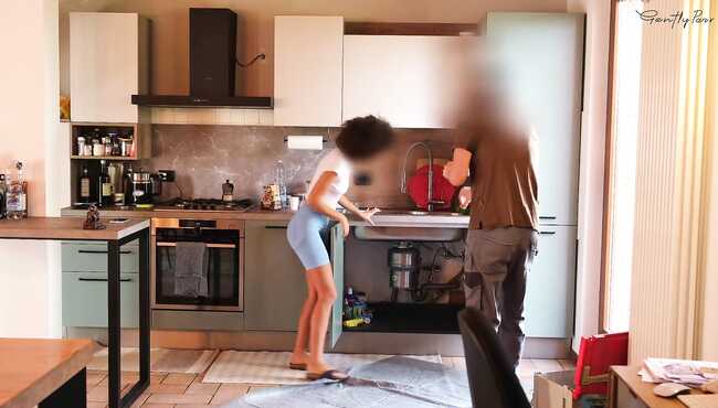 Oshxonada jinsiy dada va uy bekasi Oshxonada jinsiy dada va uy bekasi