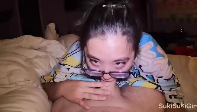 Qinning kirish qismida yoriq bor Porno qizlar sikishni xohlaydi