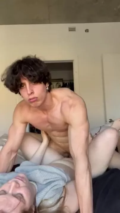 Ochiq ichki kiyimdagi BBW fotosuratlari