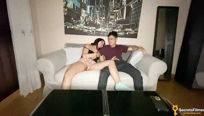 Katta yosh qiz bilan jinsiy aloqa