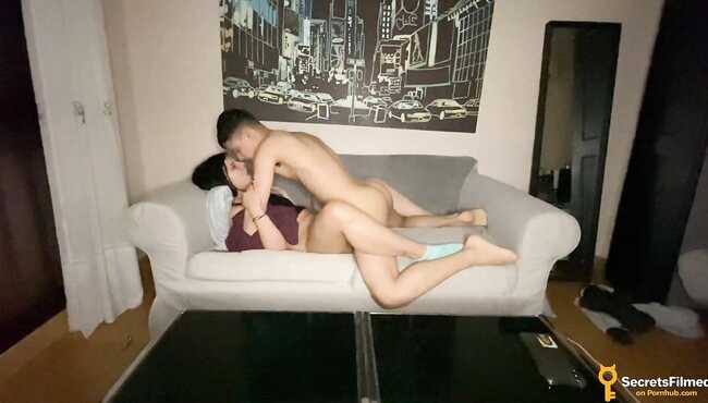 Ayollar eshaklari bilan tort oyoqqa turishadi