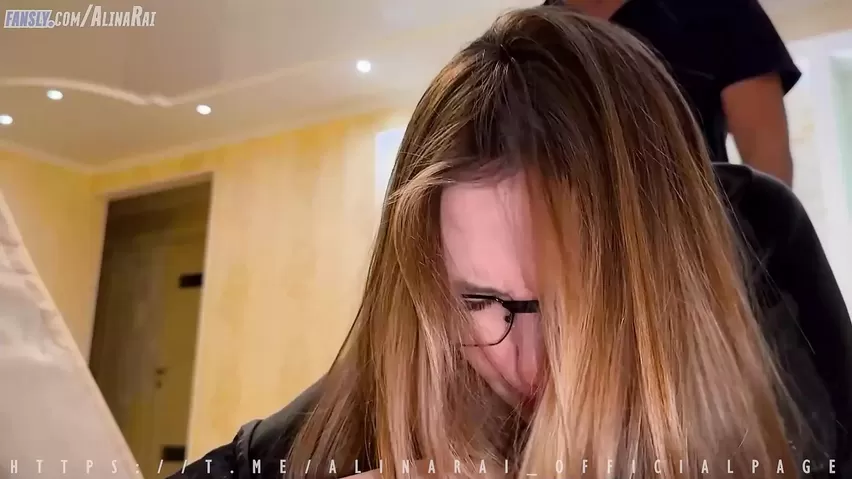 Keksa ayollar siyishmoqda Er-xotinlar tomonidan suratga olingan oilaviy jinsiy aloqa