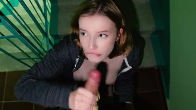 VKontakte tarmogida oshxonada qoshni bilan jinsiy aloqa qilish videosi