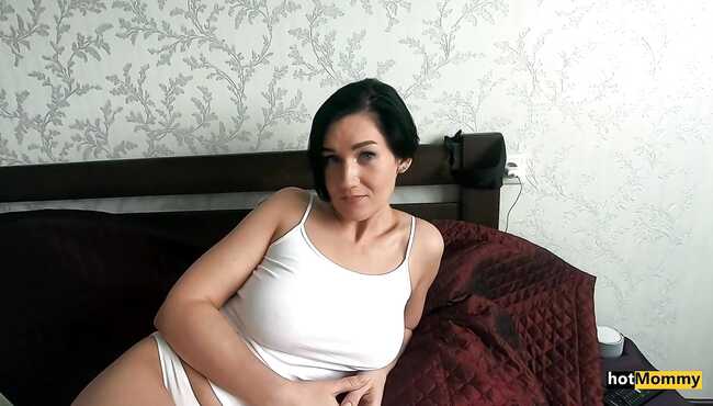 Uxlayotgan ayolning klitoriga tegish