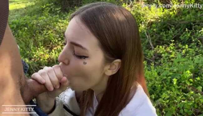 Lezbiyenlarning mushuklarini ishqalayotgani aks etgan onlayn porno tomosha qiling