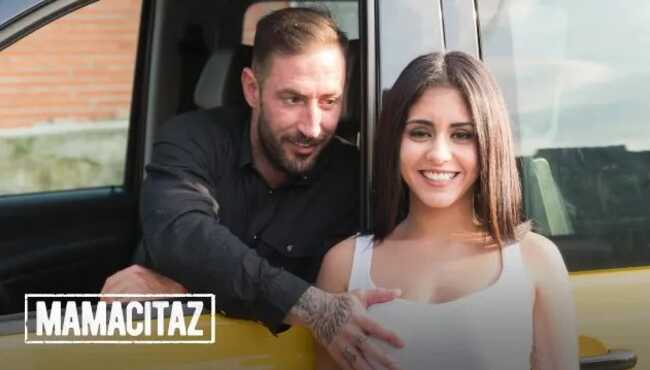 Qora bekasining oyoqlarini yalash